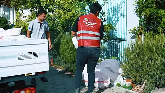 BELEDİYEDEN VATANDAŞA ODUN VE SOBA DESTEĞİ 