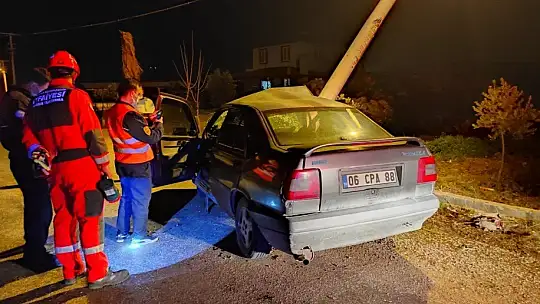 Kontrolden çıkan araç elektrik direğine çarptı: 1 yaralı
