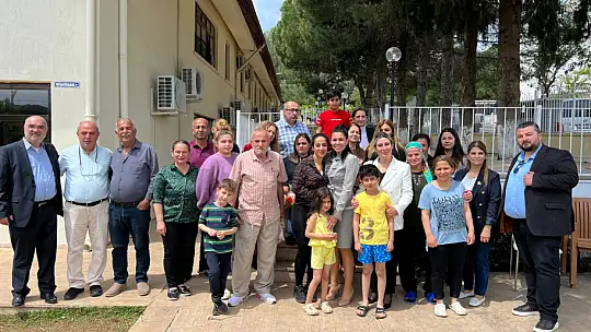Aday Tan, depremzede çocuklara hediyeler dağıttı
