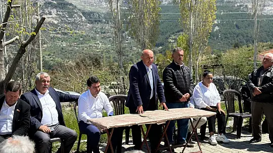 AK Parti milletvekili adayı Otgöz, Seydikemer'de vatandaşların bayramını kutladı