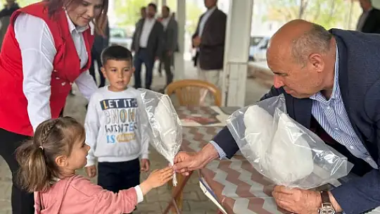 AK Parti milletvekili adayı Otgöz, Seydikemer'de vatandaşların bayramını kutladı