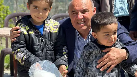 AK Parti milletvekili adayı Otgöz, Seydikemer'de vatandaşların bayramını kutladı