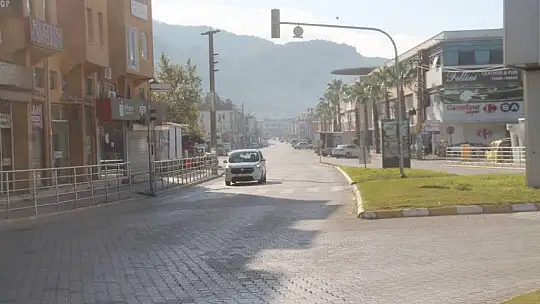 Fethiye caddeleri sessizliğe büründü