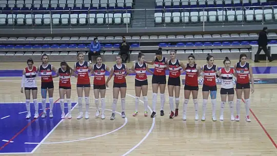 Fethiye'nin Sultanları güçlü rakibine set vermedi