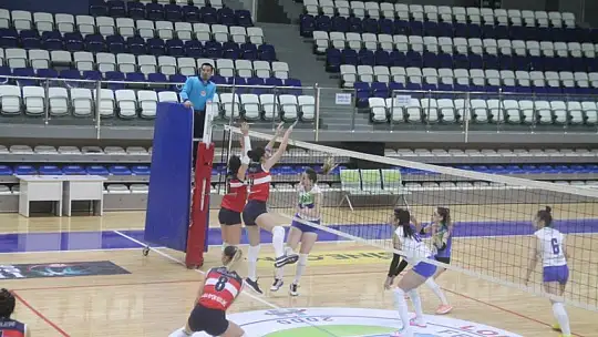 Fethiye'nin Sultanları güçlü rakibine set vermedi