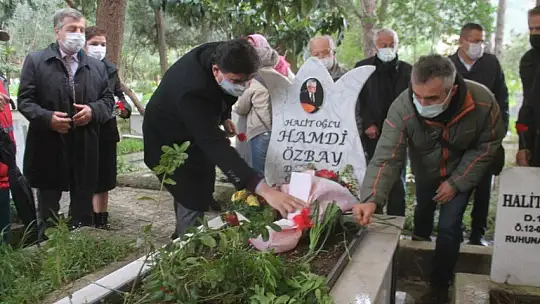 Sanatçı Hamdi Özbay mezarı başında anıldı