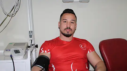 Yenilgisiz Boksör İstanbul Yolunda