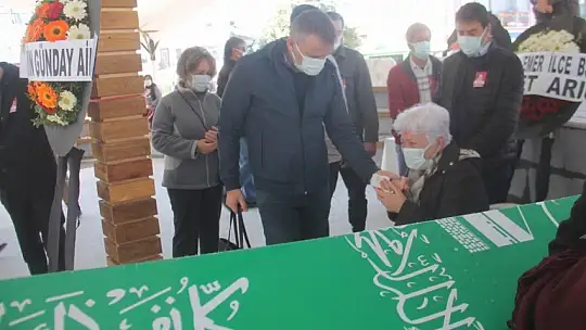 Çocukluğunda 'Bu radyoda türkü okuyacağım' demiş