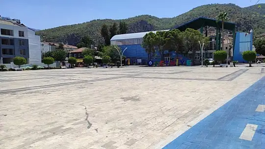 Fethiye'de Hava Sıcaklığı Sokak ve Caddeleri Boşalttı