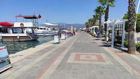 Fethiye'de Hava Sıcaklığı Sokak ve Caddeleri Boşalttı