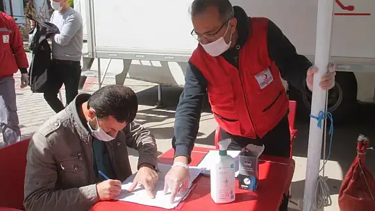 Oktay 'En büyük şükranımız şehitlerimize, gazilerimize'