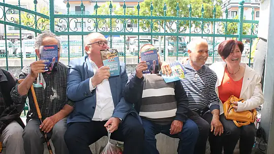 Aday Demir, pazar esnafıyla buluştu