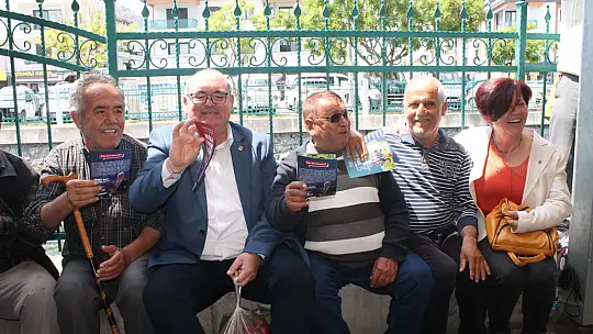 Aday Demir, pazar esnafıyla buluştu