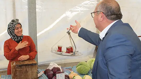Aday Demir, pazar esnafıyla buluştu