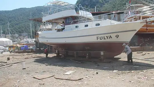 Bakımları yapılan tekneler denize indirilmeye başlandı