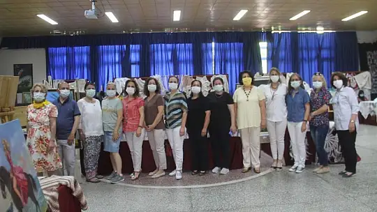 Usta Öğreticiler el becerilerini sergiledi 