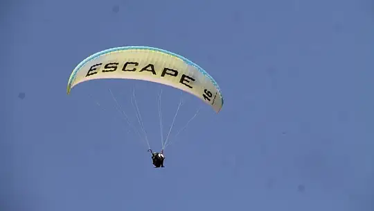 Paraşüt pilotu Celal Yıldız, 'Bizi teleferik kullanmaya zorluyorlar'