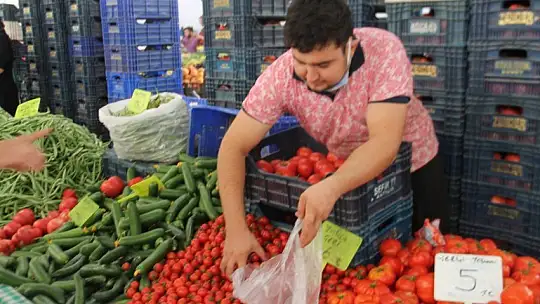 Salı pazarında zirveyi bamya ve taze fasulye paylaşıyor