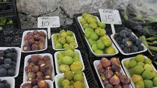 Salı pazarında zirveyi bamya ve taze fasulye paylaşıyor