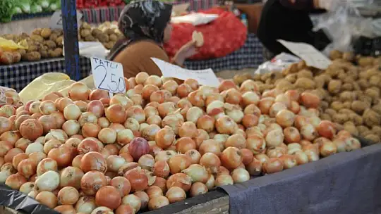 Salı pazarında zirveyi bamya ve taze fasulye paylaşıyor