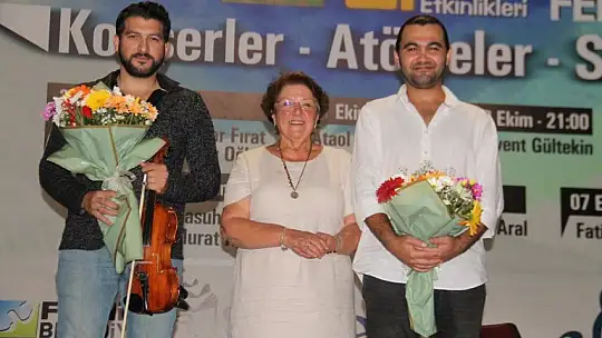 Şair Ataol Behramoğlu İle Şarkıcı Mehtap Meral Sevenleriyle Buluştu