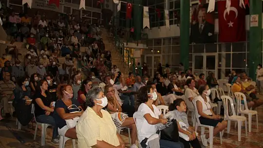 Şair Ataol Behramoğlu İle Şarkıcı Mehtap Meral Sevenleriyle Buluştu