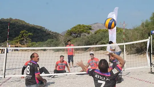 'Açık Su Yüzme Yarışı' sporcuları kıyasıya mücadele etti