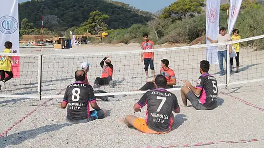 'Açık Su Yüzme Yarışı' sporcuları kıyasıya mücadele etti