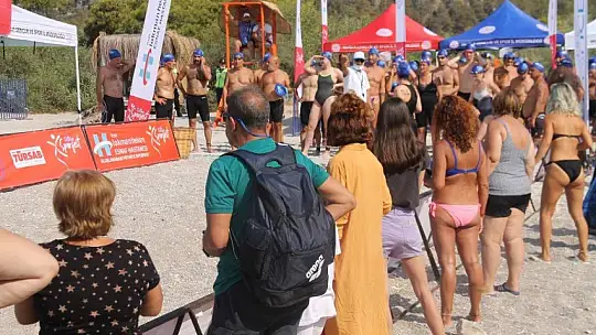 'Açık Su Yüzme Yarışı' sporcuları kıyasıya mücadele etti
