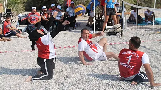 'Açık Su Yüzme Yarışı' sporcuları kıyasıya mücadele etti