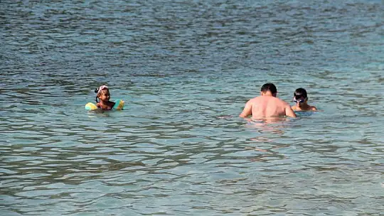 'Açık Su Yüzme Yarışı' sporcuları kıyasıya mücadele etti