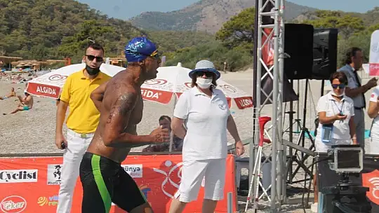 'Açık Su Yüzme Yarışı' sporcuları kıyasıya mücadele etti