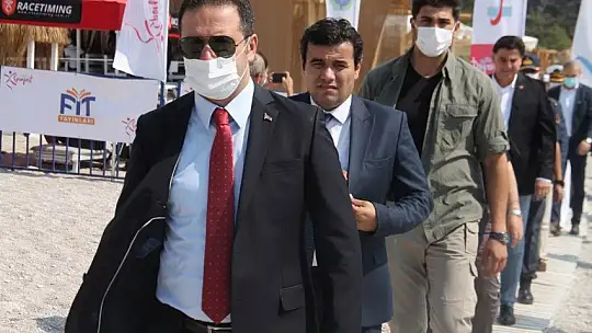 'Açık Su Yüzme Yarışı' sporcuları kıyasıya mücadele etti