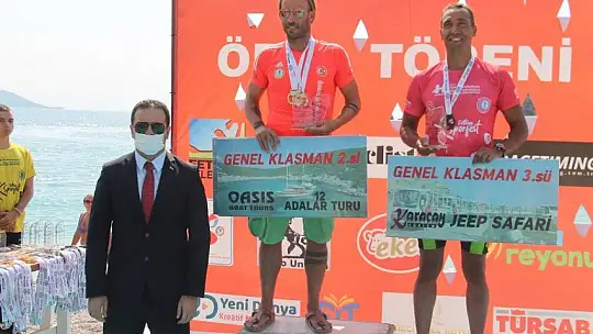 'Açık Su Yüzme Yarışı' sporcuları kıyasıya mücadele etti