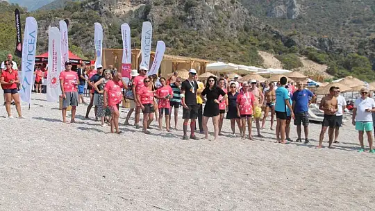 'Açık Su Yüzme Yarışı' sporcuları kıyasıya mücadele etti