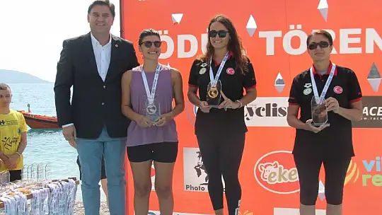 'Açık Su Yüzme Yarışı' sporcuları kıyasıya mücadele etti