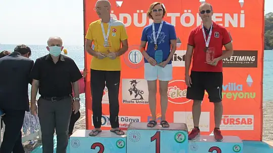 'Açık Su Yüzme Yarışı' sporcuları kıyasıya mücadele etti