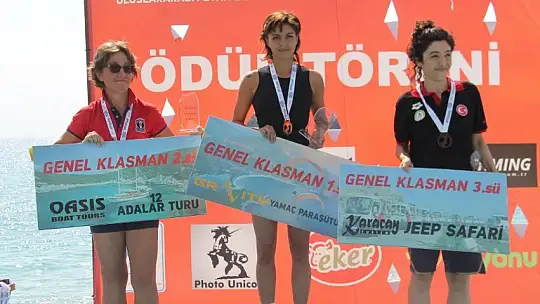'Açık Su Yüzme Yarışı' sporcuları kıyasıya mücadele etti