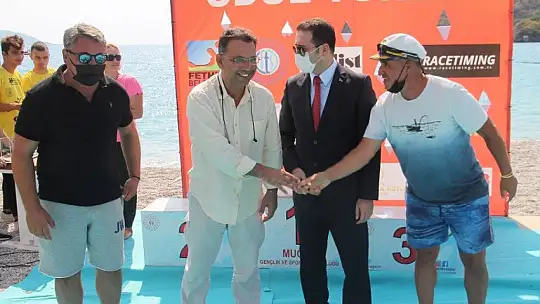 'Açık Su Yüzme Yarışı' sporcuları kıyasıya mücadele etti