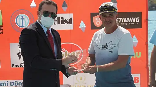 'Açık Su Yüzme Yarışı' sporcuları kıyasıya mücadele etti