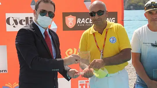 'Açık Su Yüzme Yarışı' sporcuları kıyasıya mücadele etti