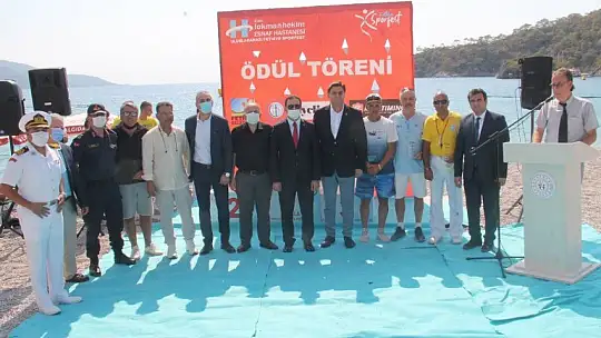 'Açık Su Yüzme Yarışı' sporcuları kıyasıya mücadele etti