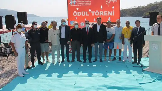 'Açık Su Yüzme Yarışı' sporcuları kıyasıya mücadele etti