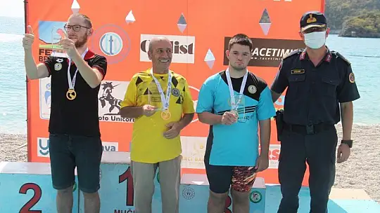 'Açık Su Yüzme Yarışı' sporcuları kıyasıya mücadele etti