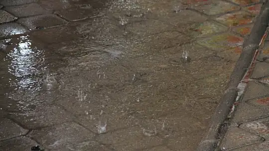 Güneşli havanın ardından yağmur bereketi