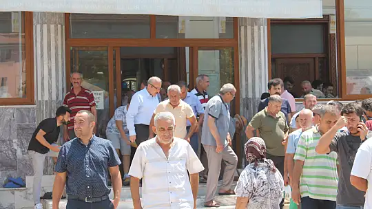 Kaymakam Karaman, Yeni Camide Aşure Dağıttı 