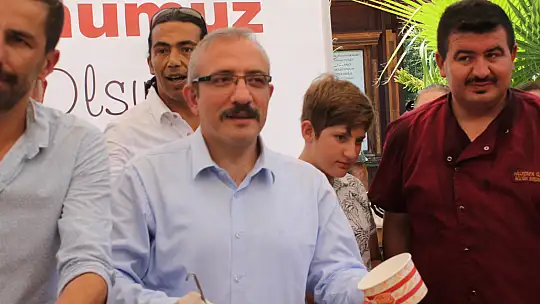 Kaymakam Karaman, Yeni Camide Aşure Dağıttı 