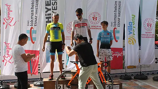 DERECEYE GİREN SPORCULAR ÖDÜLLERİNİ ALDI 