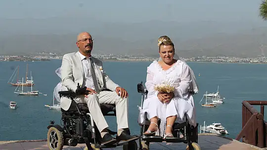 MUTLULUKLARINI BÖYLE ÖLÜMSÜZLEŞTİRDİLER