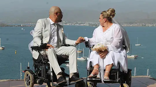 MUTLULUKLARINI BÖYLE ÖLÜMSÜZLEŞTİRDİLER